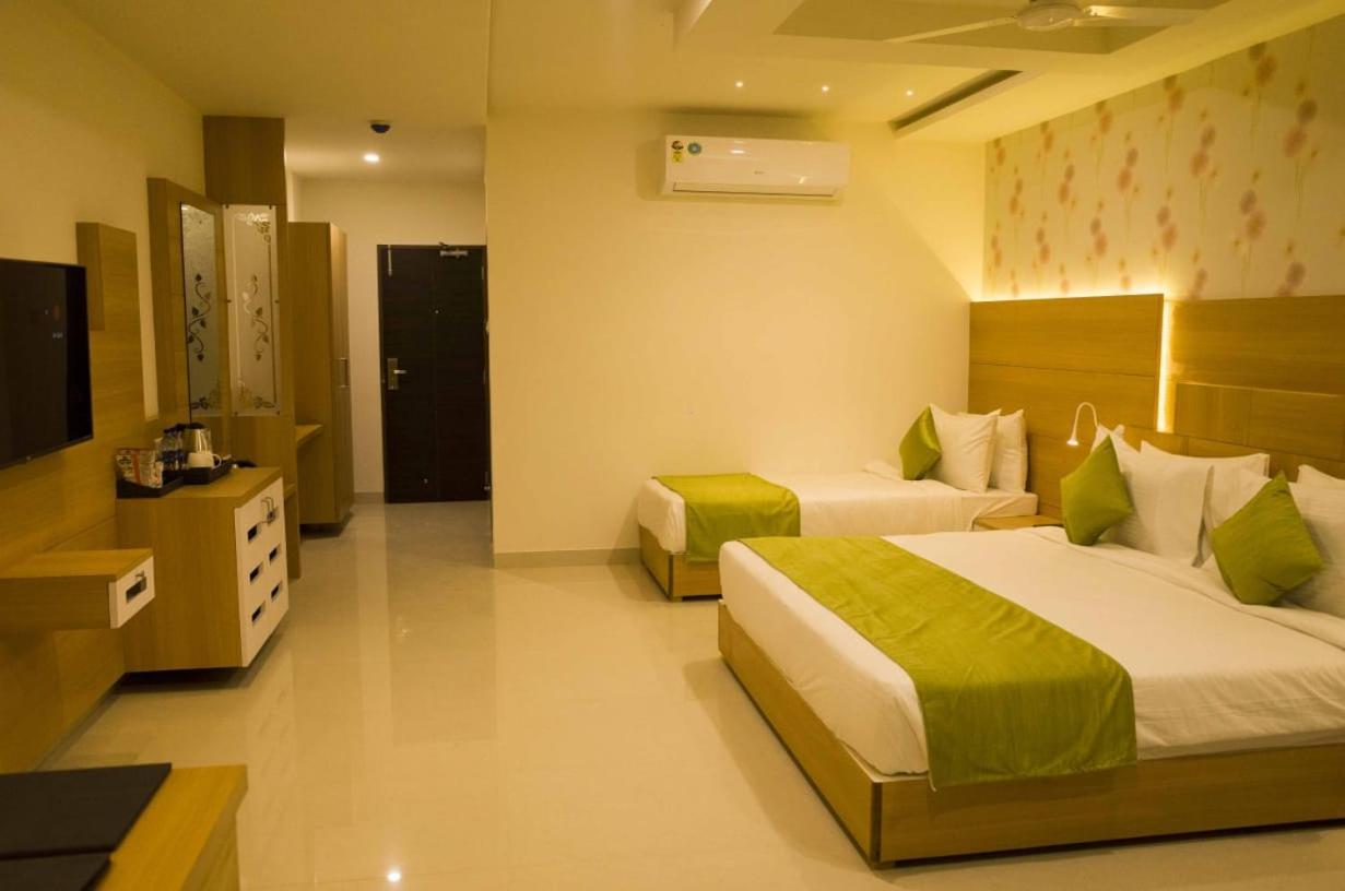 Madhuvan Suites By Blues Dwārka Extérieur photo