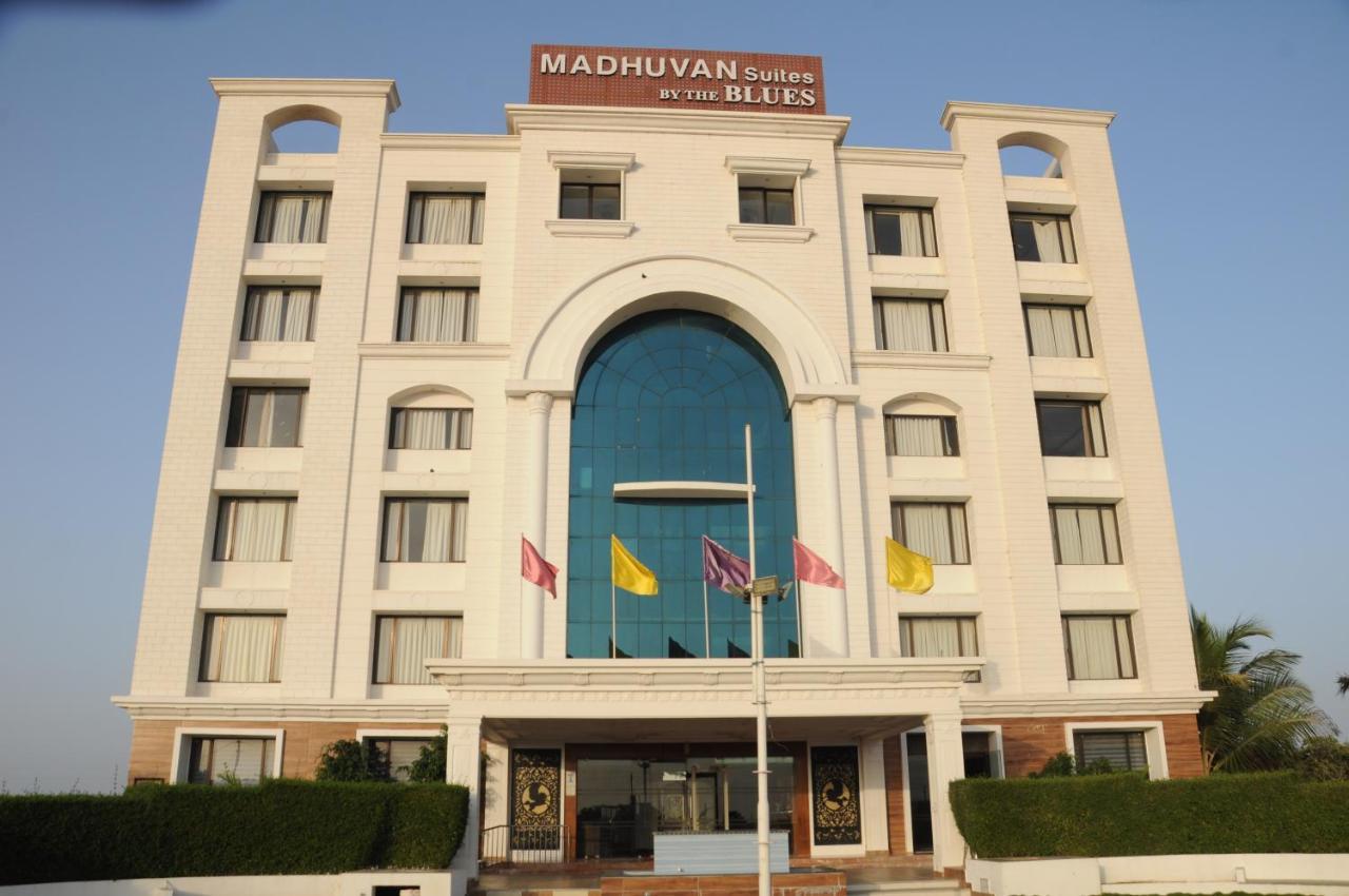 Madhuvan Suites By Blues Dwārka Extérieur photo