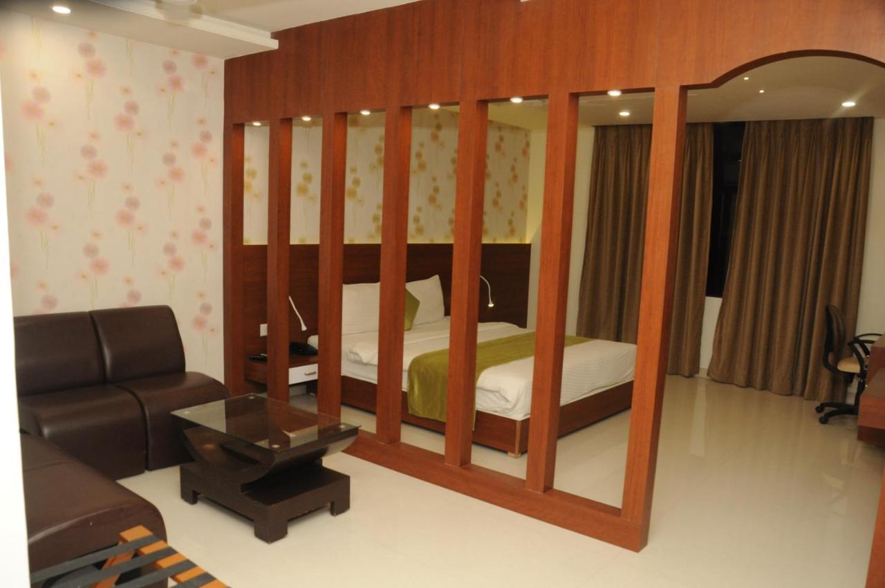 Madhuvan Suites By Blues Dwārka Extérieur photo