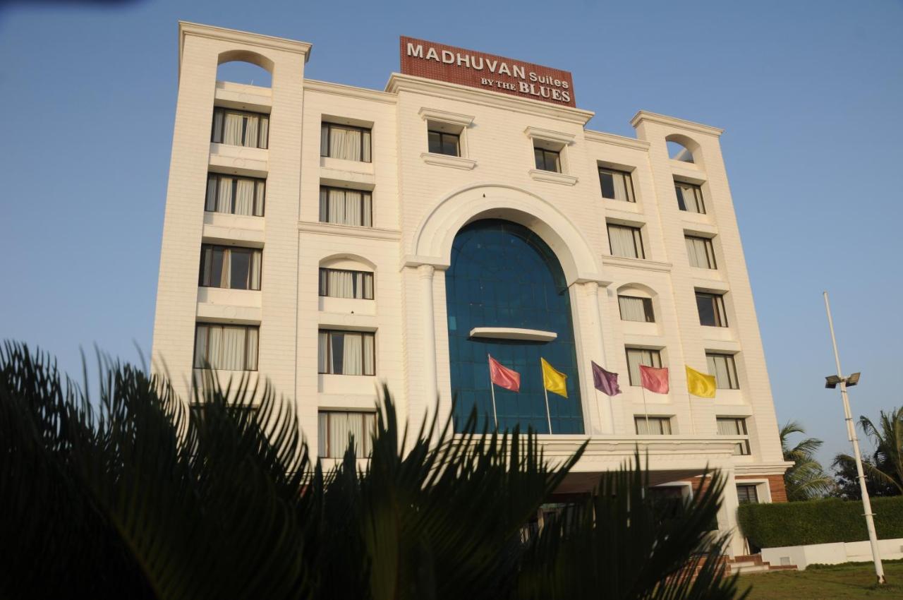 Madhuvan Suites By Blues Dwārka Extérieur photo